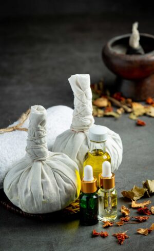 herbal-compress-herbal-spa-treatment-equipments-put-dark-floor (2)
